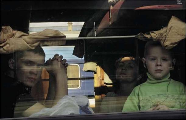 Les gens dans la fenêtre du wagon