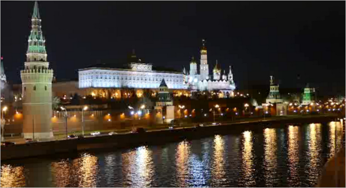 Kremlin. Vidéo de nuit Panasonic Lumix DMC-FZ1000 : couleurs luxuriantes et exposition précise