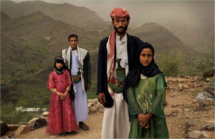 Stephanie Sinclair, États-Unis. Tahani dans une robe rose , mariée à Majed