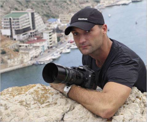 Mikhail Rugal est membre de l'Union Français des photographes de nature. Lauréat à plusieurs reprises du prix Golden Turtle du meilleur photographe animalier 2006, 2007, 2008, 2009