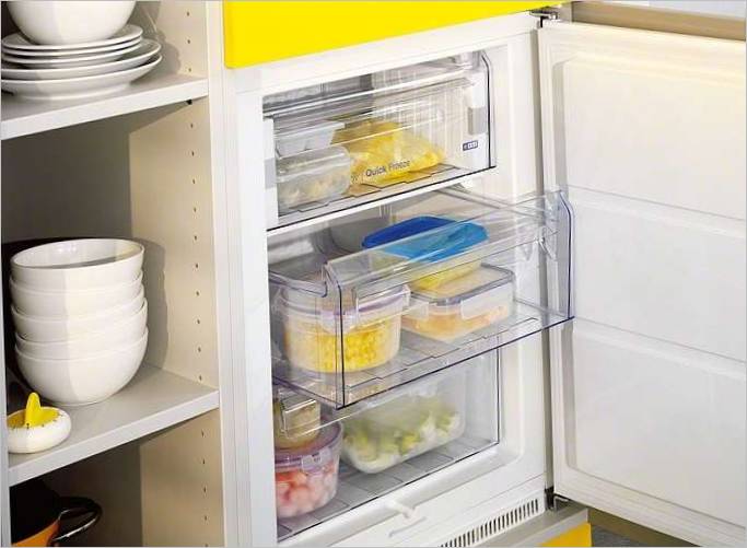 Réfrigérateurs combinés Zanussi Spase+ - la porte est entrouverte