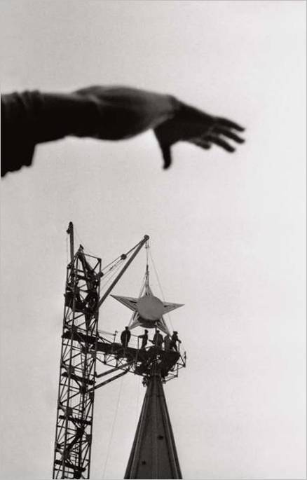 Tournant de l'histoire. Installation de l'étoile sur la tour Spasskaya du Kremlin. 1935