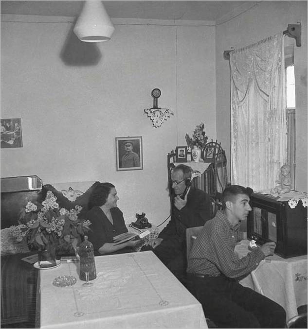 8. Donbass, Stalino. La famille de l'ingénieur en chef de l'énergie de la ville T.A. Bergoltsev