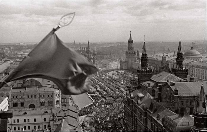 Une vue du Kremlin depuis le 14ème étage de l'hôtel Moscow. 1930