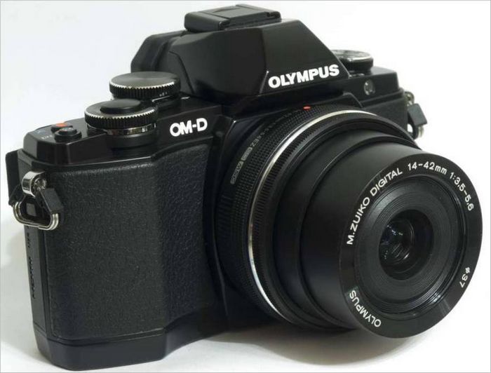 Olympus OM-D E-M10 - noir