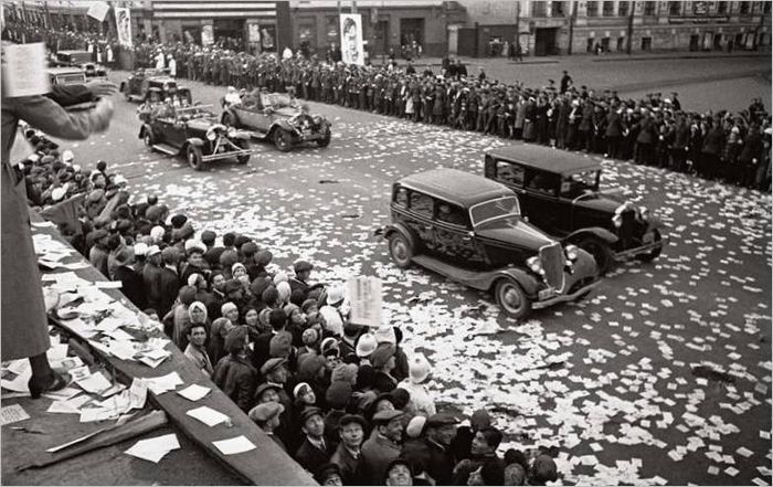 Réunion des Cheluskinites dans les rues de Paris. 1934