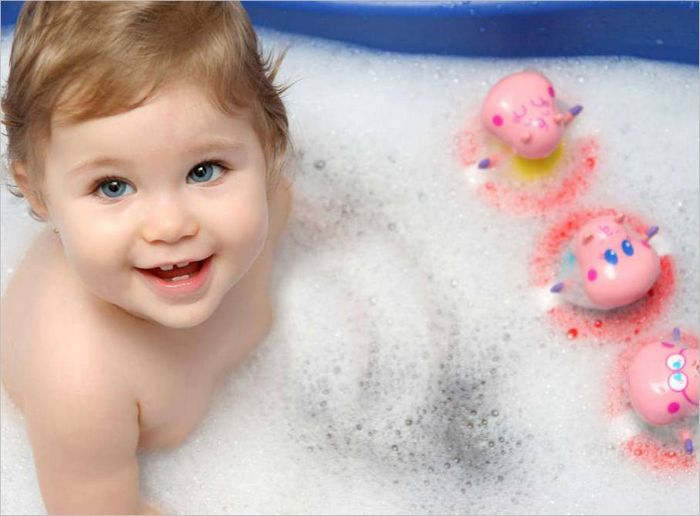 Enfant dans le bain