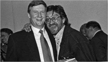 Viktor Akhlomov. Y. Shevchuk a privatisé A. Chubais. Paris. 1999