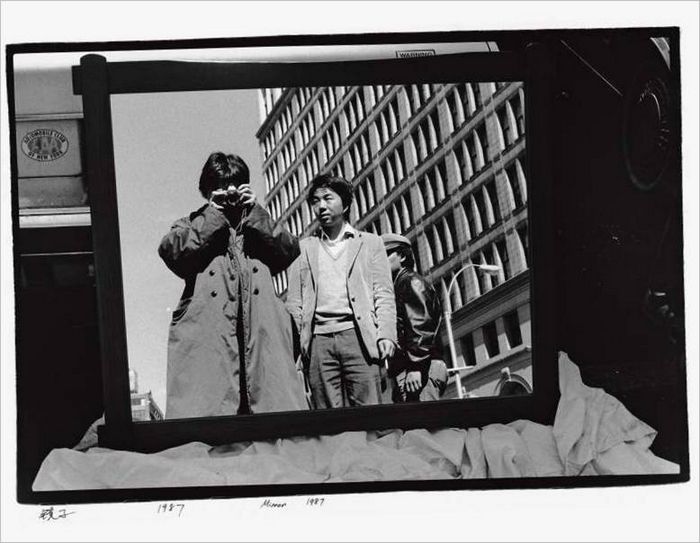 4. Miroir Ai Weiwei. 1987 &copy ; Ai Weiwei Courtesy Three Shadows Photography Art Centre