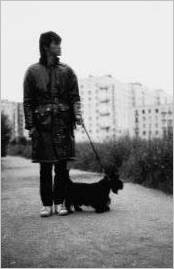 Viktor Tsoi. Marche avec Bill près de la maison sur Veteranov Ave. Leningrad. 1985