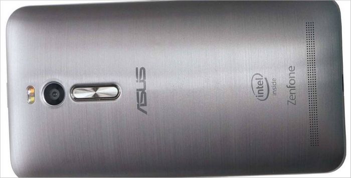 L'arrière de l'ASUS ZenFone 2