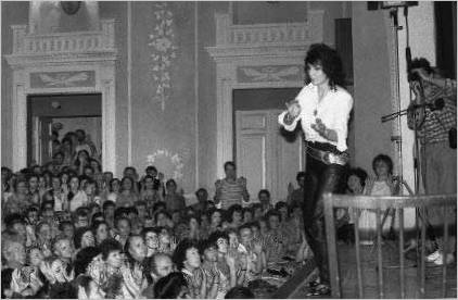 Discours de Juna Davitashvili à la salle de conférence centrale de Leningrad. Le 5 juillet 1989