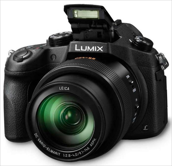 Panasonic Lumix DMC-FZ1000 : Vue générale avec flash relevé