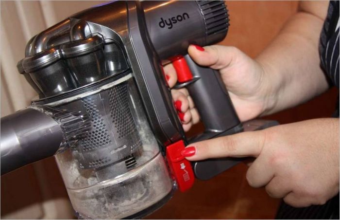 Aspirateur sans fil DYSON Digital Slim DC45 Up Top - déchets à la mer