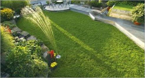 Avec l'arroseur automatique multi-circuits AquaContour de GARDENA